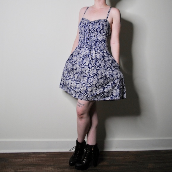 H&M Dresses & Skirts - Navy & White Floral Print Strappy Fit & Flare